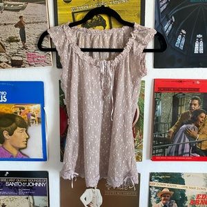 Vintage mesh floral cap sleeve top🤍